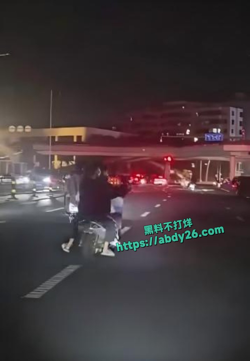 海南海口精神小伙打群架