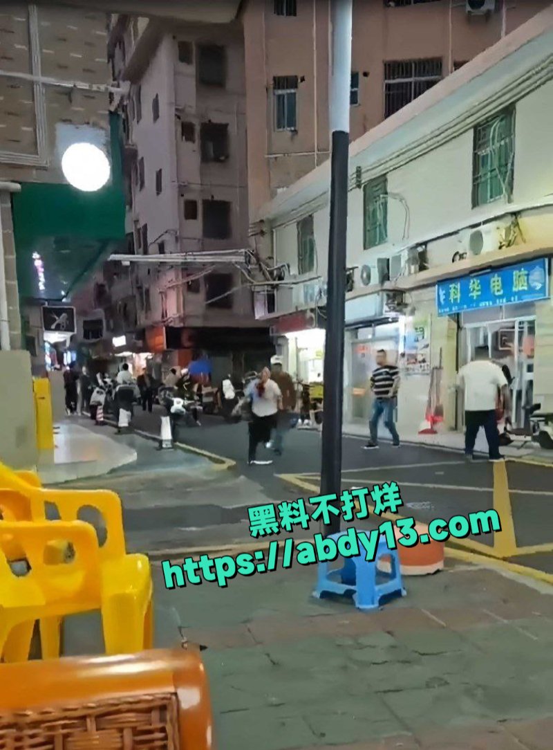 深圳龙岗区某小区外捉奸砍人2