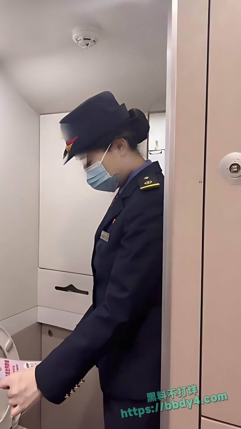 标题：推特高颜值博主乘务盈盈04