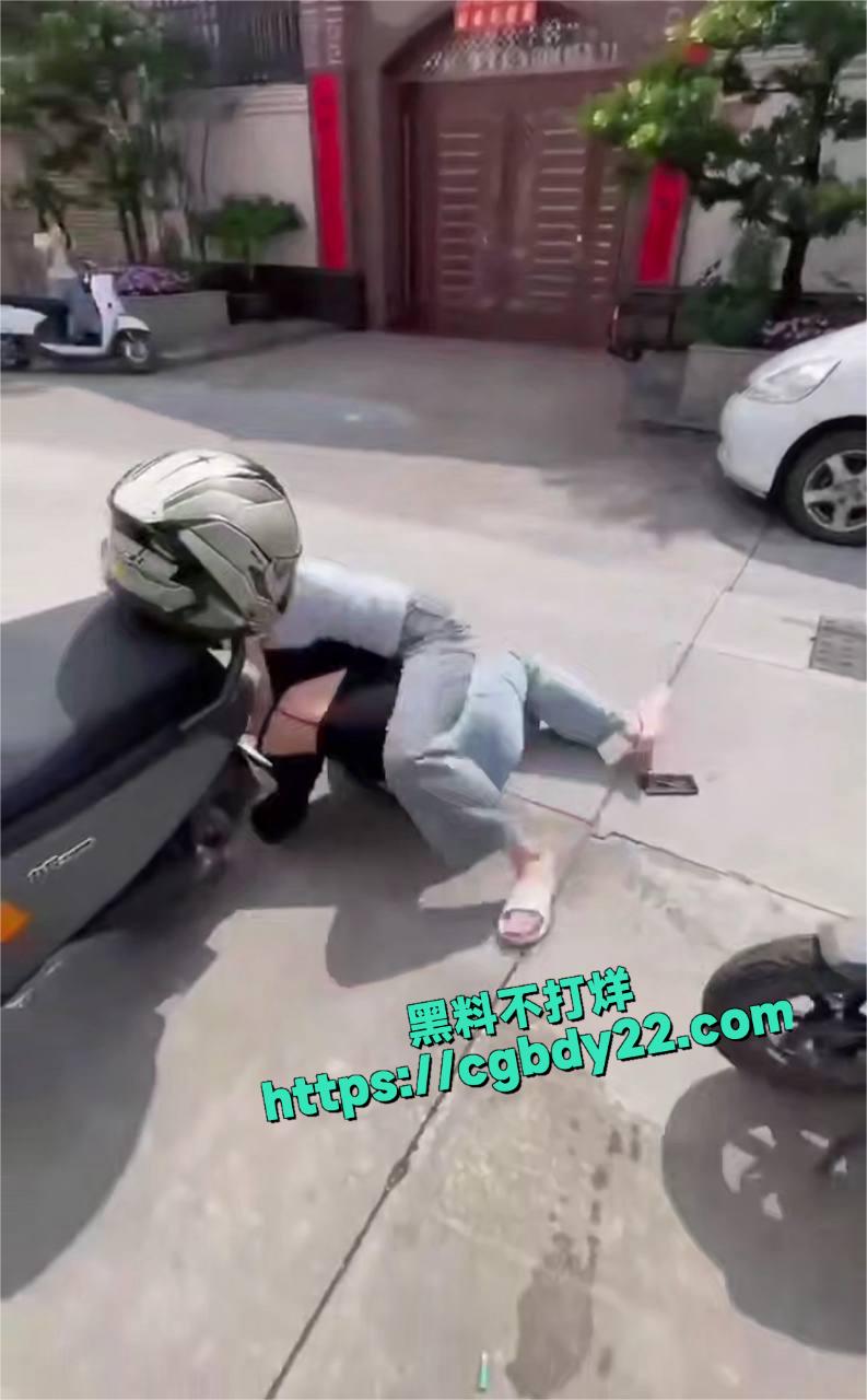 长发美女街头暴打小三2