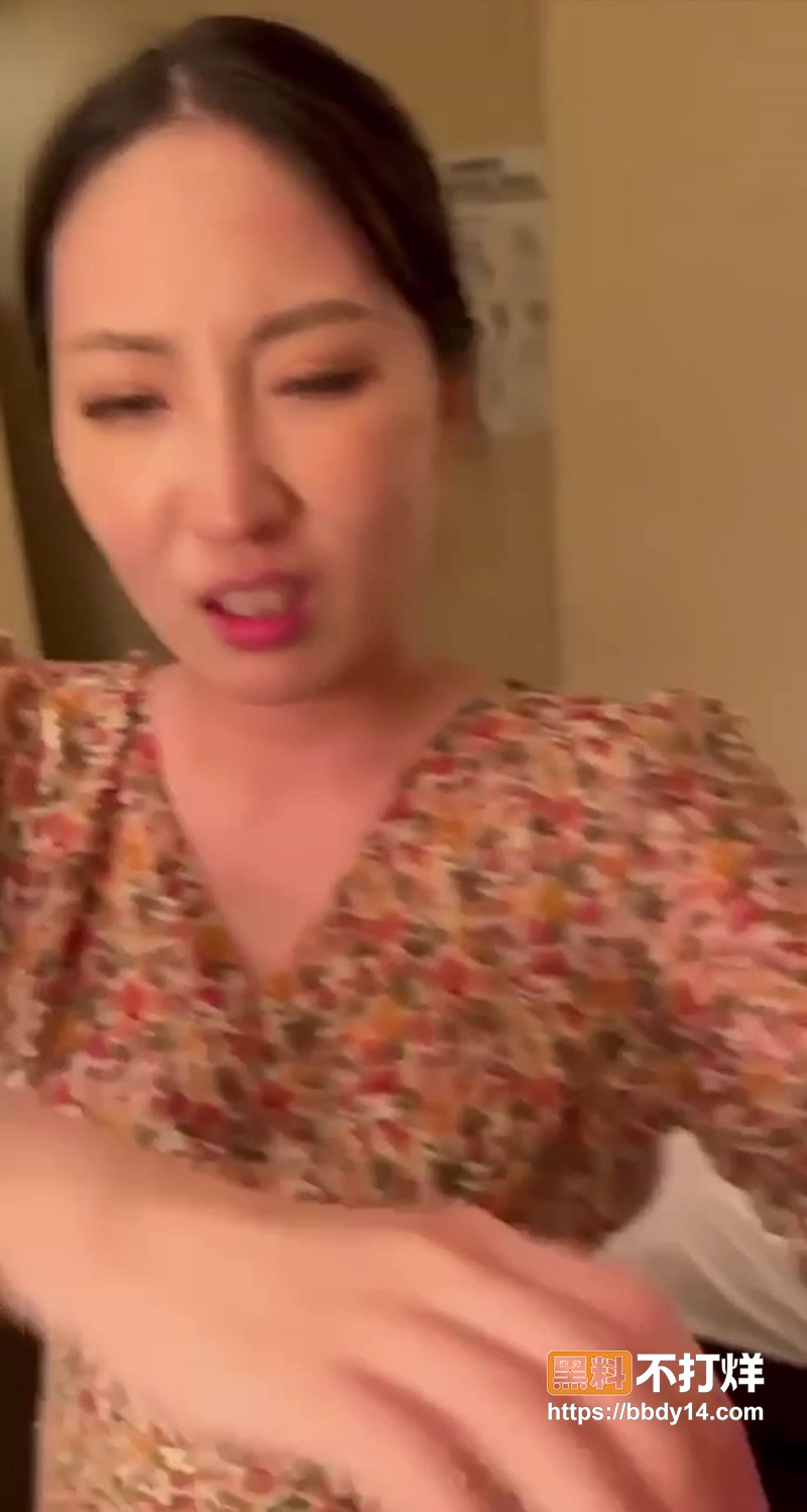 顶级白虎美妇小小.jpg6