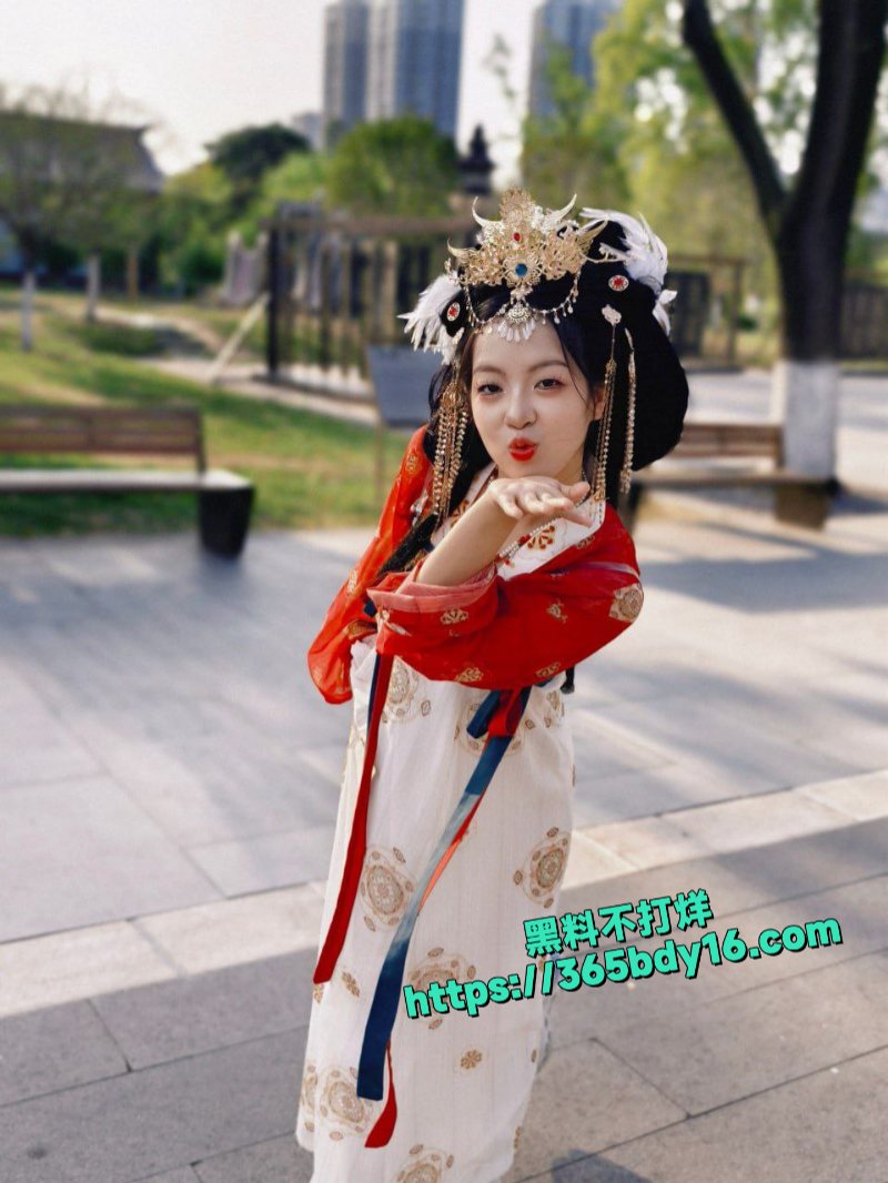 武汉学生妹吴丽莹乖巧外表藏骚浪本性被包养流出3