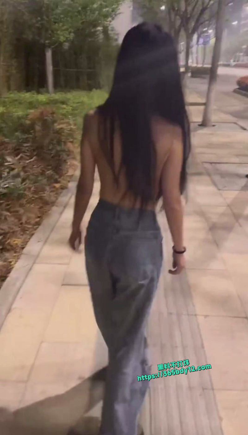颜值学妹瑞瑞户外多场所露出深夜裸行5