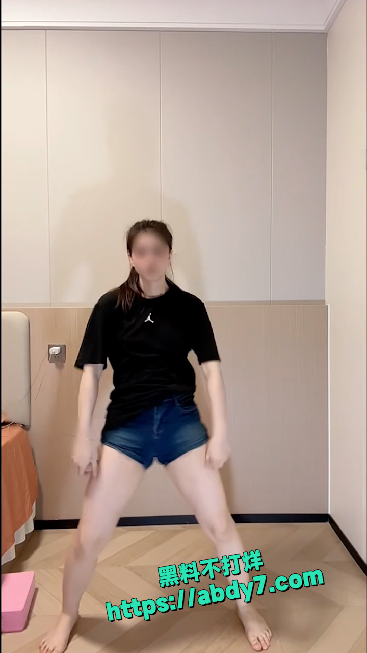 以安 女大学生一字马 8