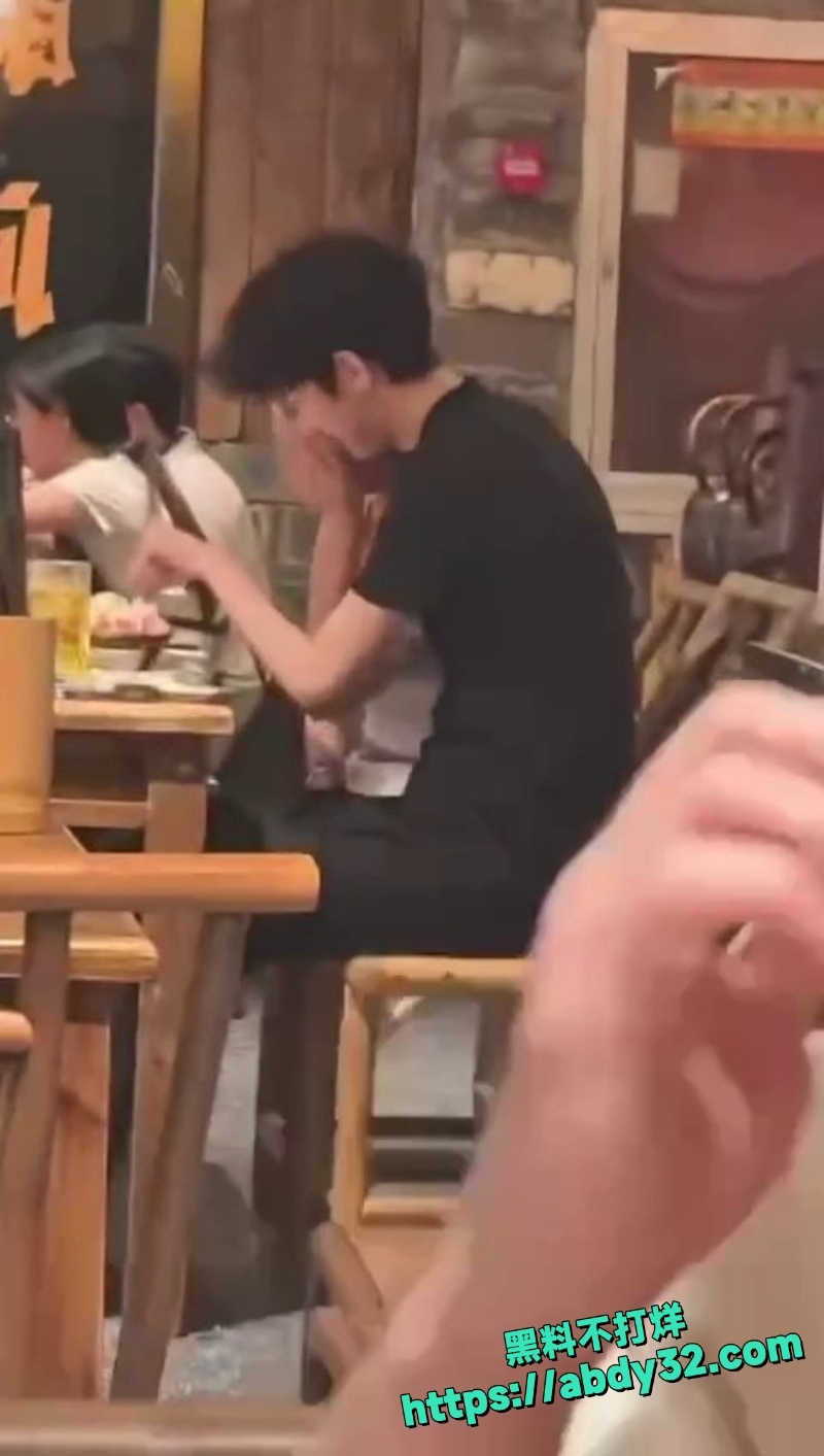 眼镜妹手摸鸡巴视频7