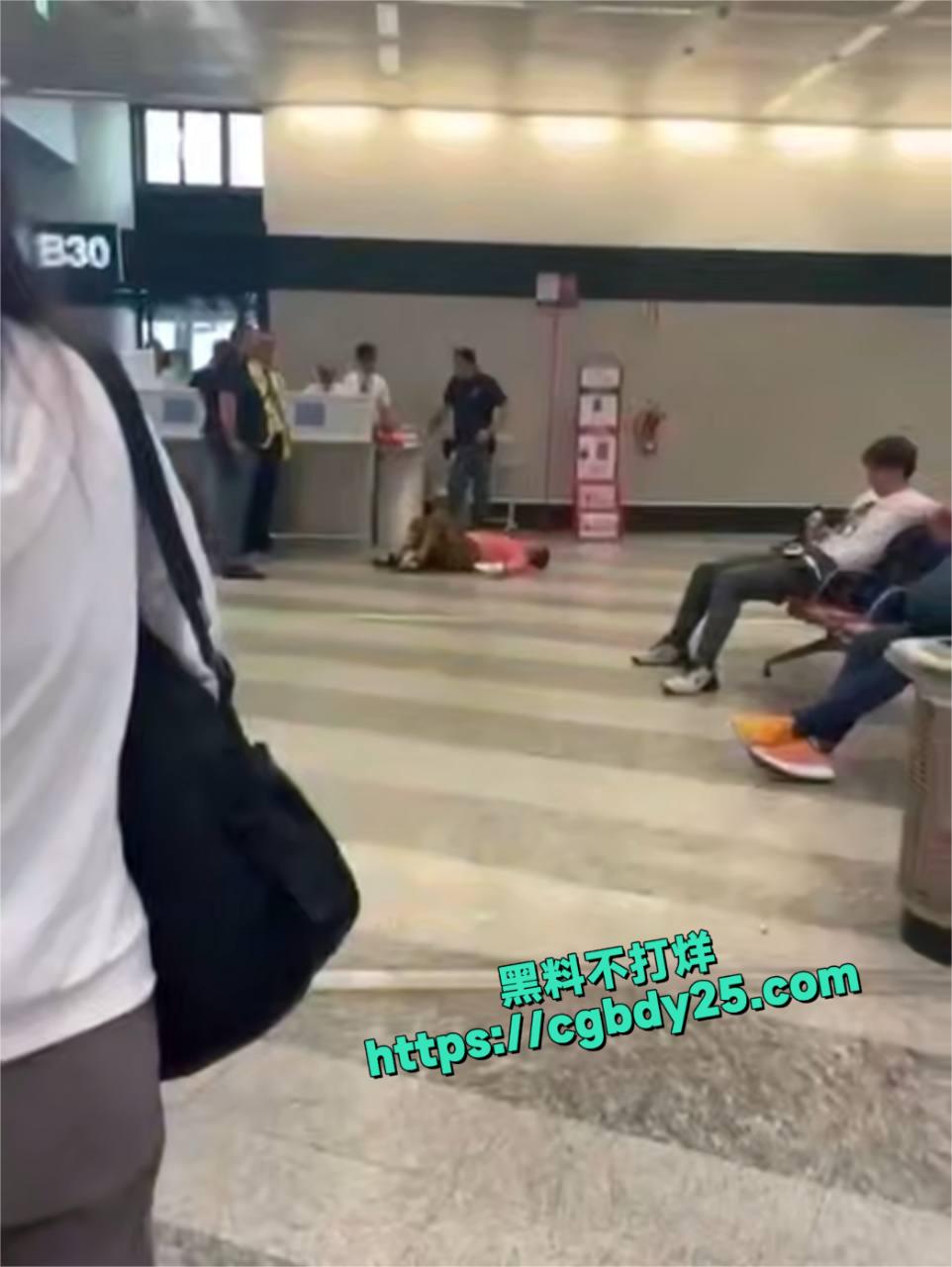 大妈机场撒泼1
