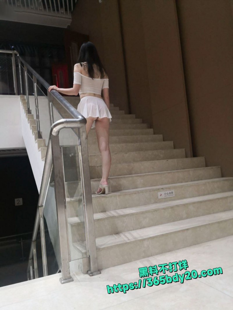 极品女大被调教私拍流出 8