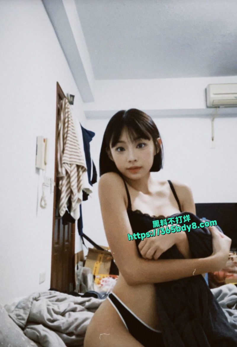 高颜值短发网美依婷15