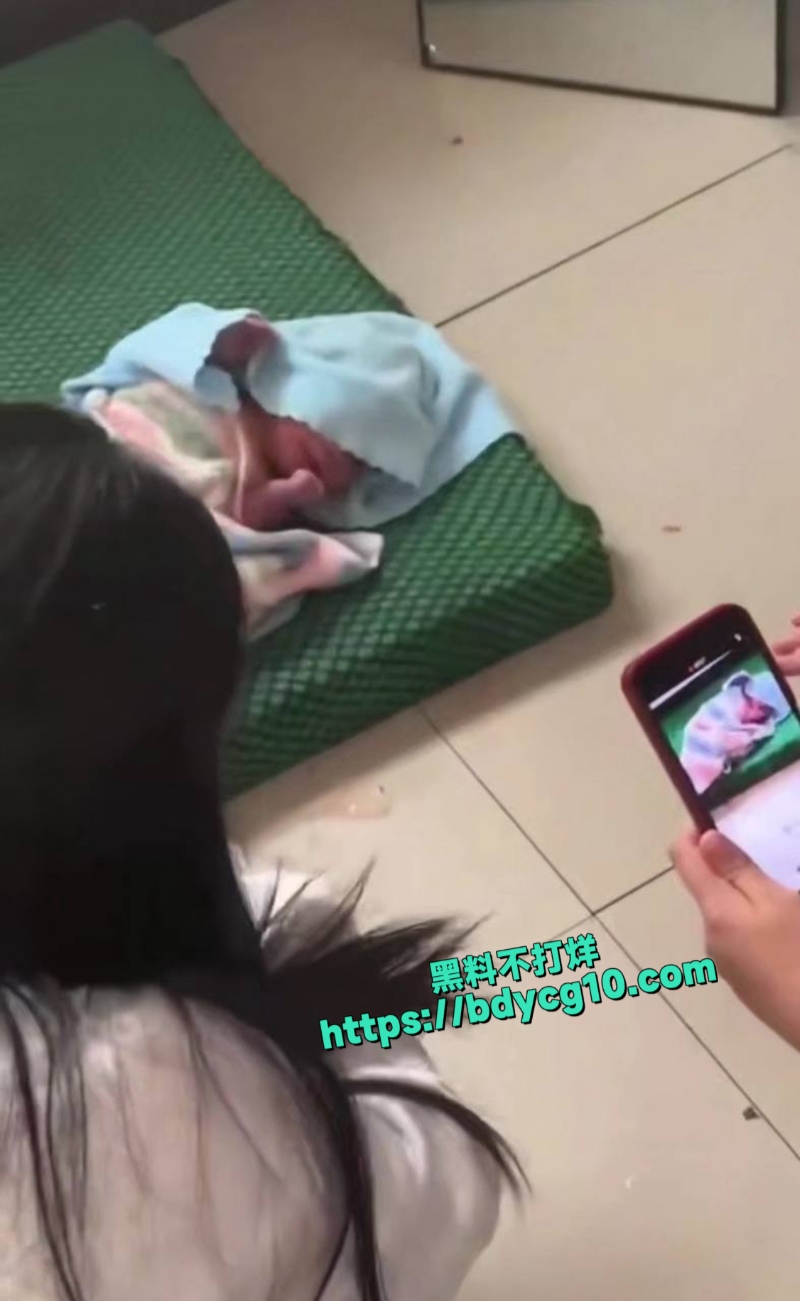 女生宿舍传统节目厕所生小孩1