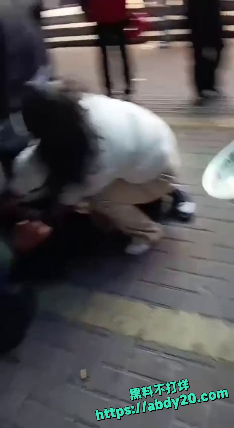 女子扯头发扭头锁技致命一击 7