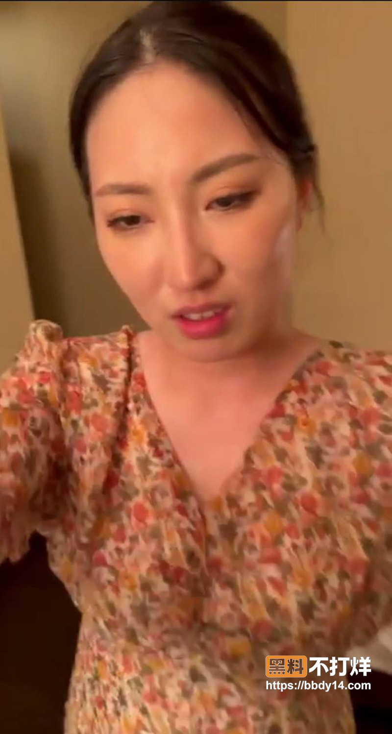 顶级白虎美妇小小.jpg9