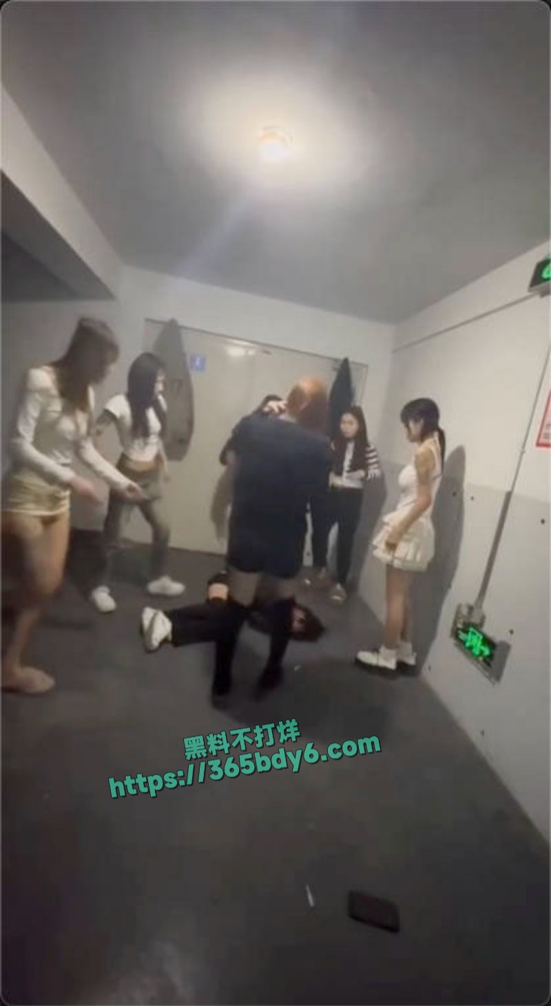 沈阳精神小妹霸凌视频䃼充太残暴了11