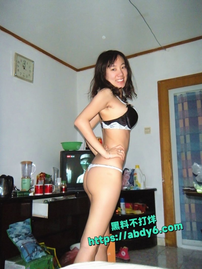 大奶肥臀反差婊刘珊不雅自拍 9