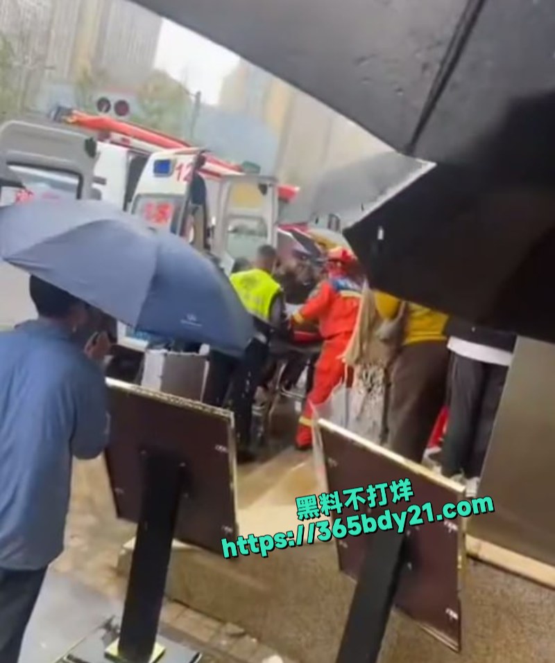 江苏东海名家厨房酒店三楼屋面倾塌 7