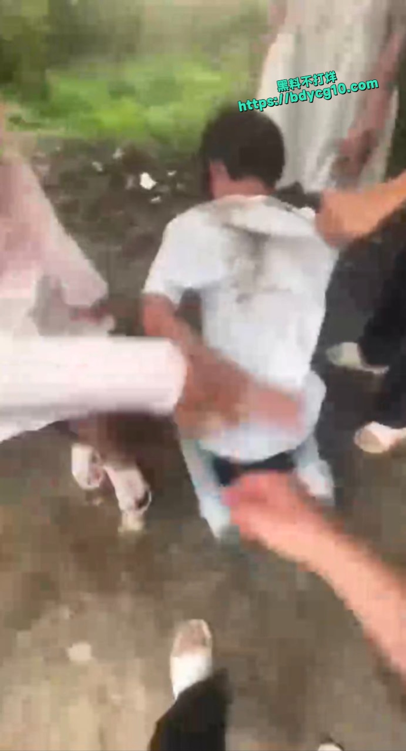 江西省万载县发生一起未成年人霸凌事件2