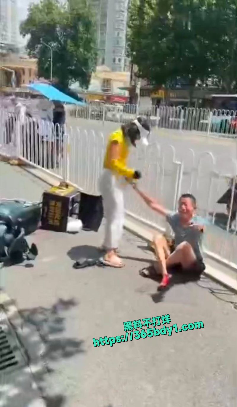 美团女骑手撞到老人后想跑5