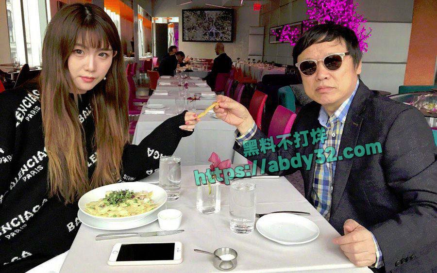 环球总编胡锡进女儿胡维佳国外开淫趴 20