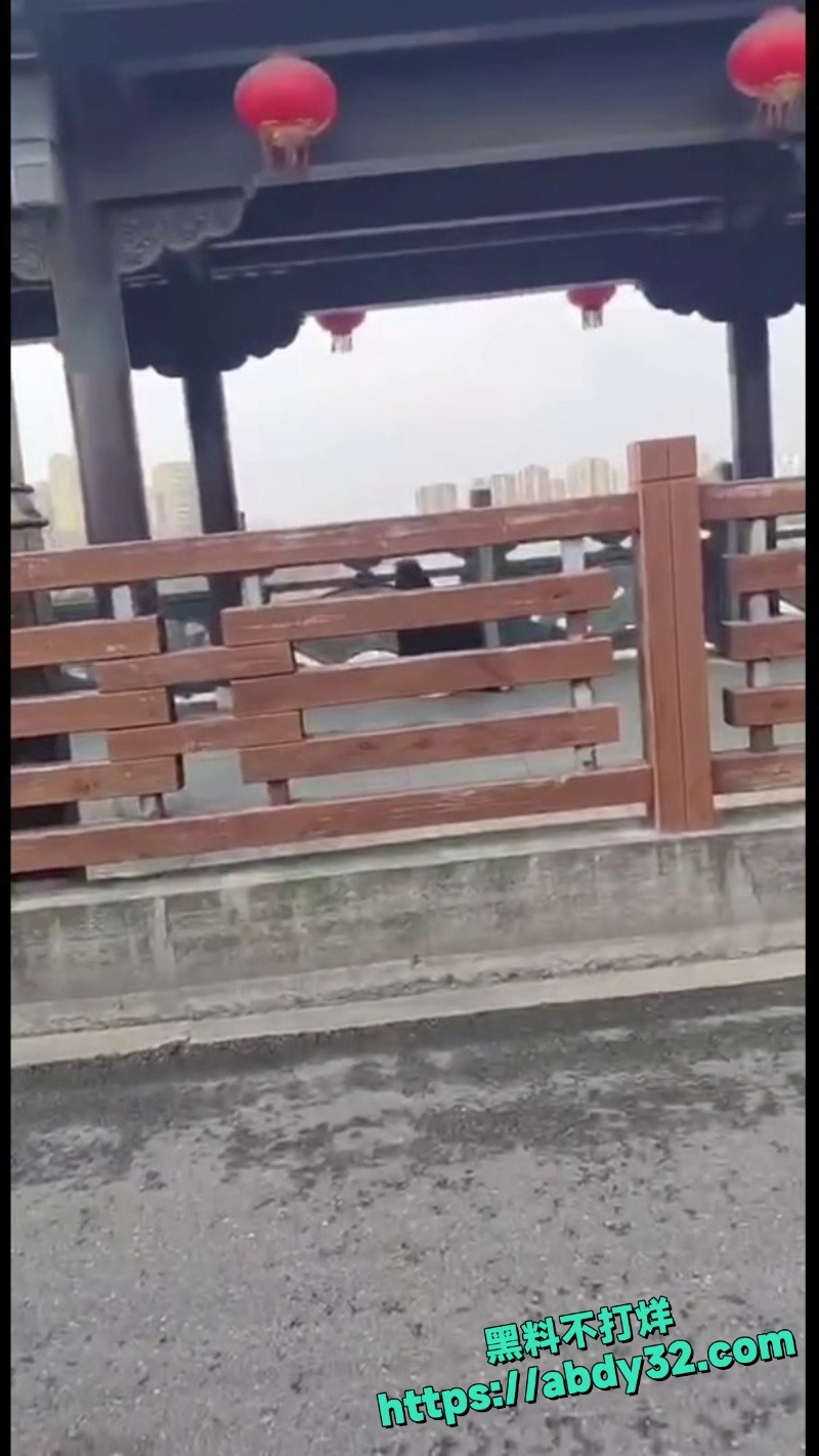 年轻男子追尾老人起争执6