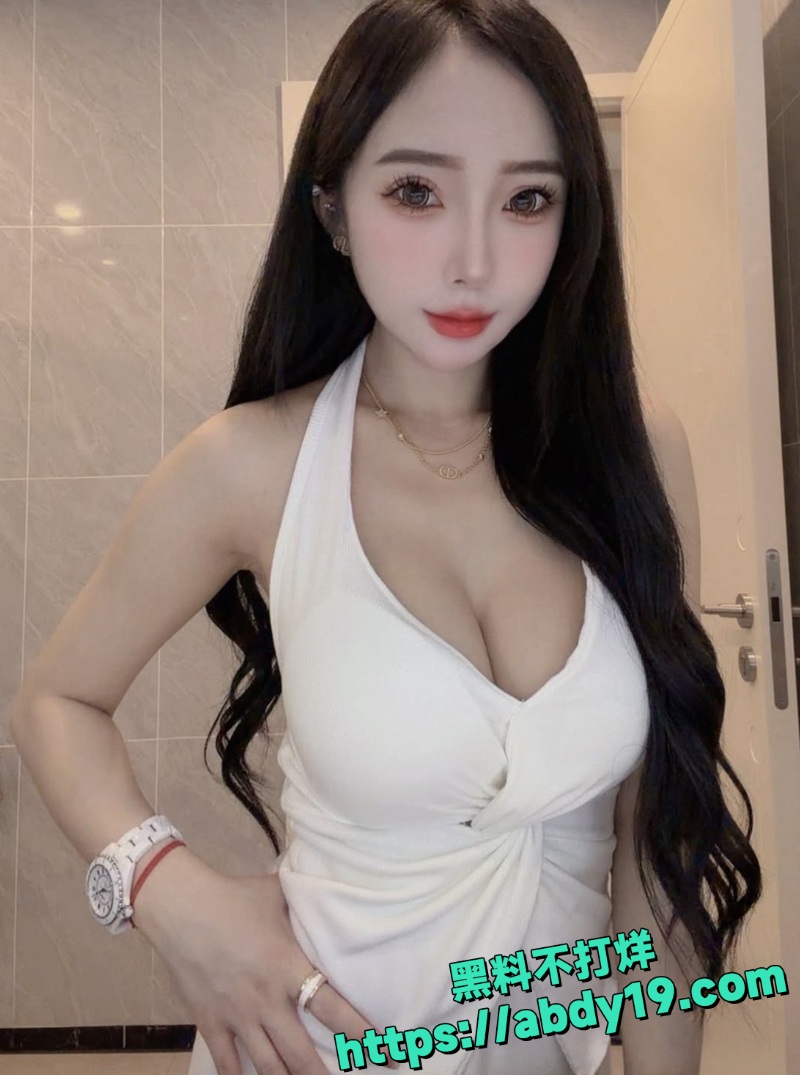 巨乳少妇妍妍早期自拍 2