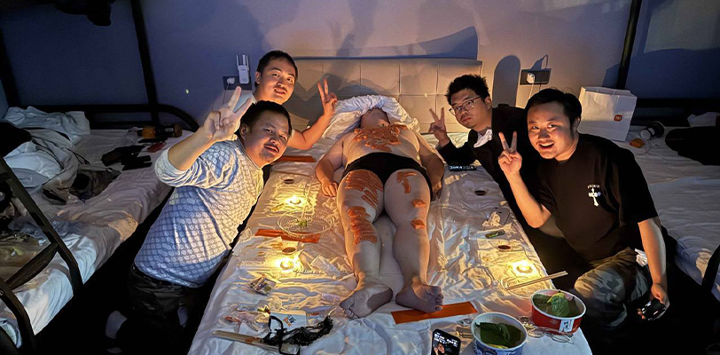 炸裂！河北张家口云启电竞酒店 男同淫趴三文鱼刺身人体盛宴 画面简直不忍直视