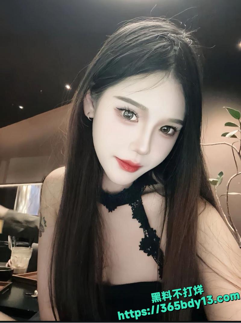 广西桂林00后骚妻刘娜约炮惊爆3P视频流出1.