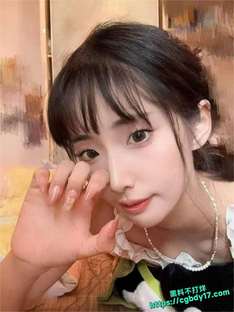 高颜值艺术学妹居家自慰6