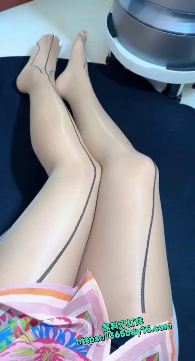 快手老嫂子丝足自慰诱惑 8