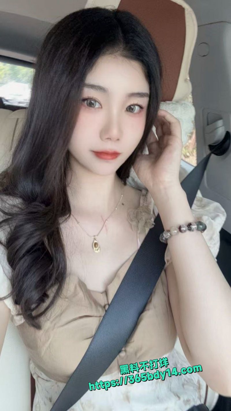 成都杨琴一边给男友发漏点图片勾引背地里还和别的狗男人做爱2
