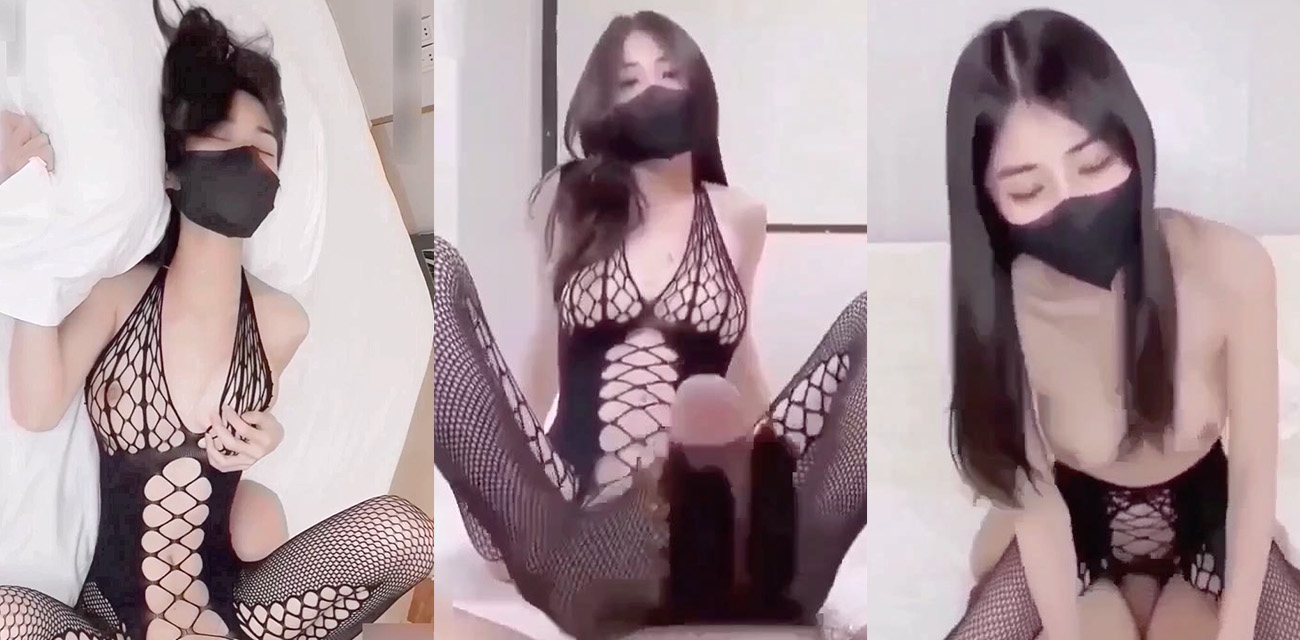 大长腿极品女大学生下海拍片 连体黑丝制服被猛男激情挑逗 各种骑乘榨汁令人欲罢不能