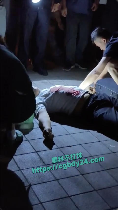 淄博张店人民公园因为好心拉架被一刀致7