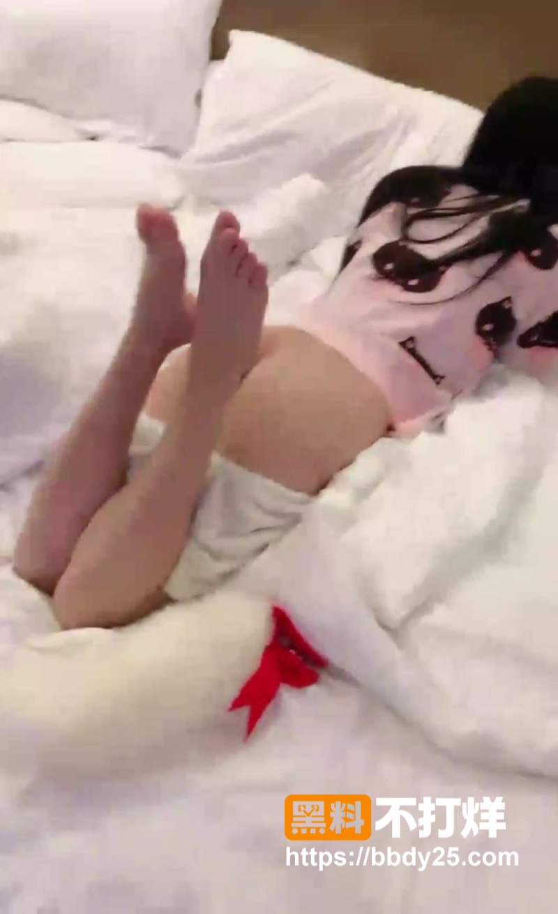 睡衣蜜桃妹妹被扒裤子猛操白虎1