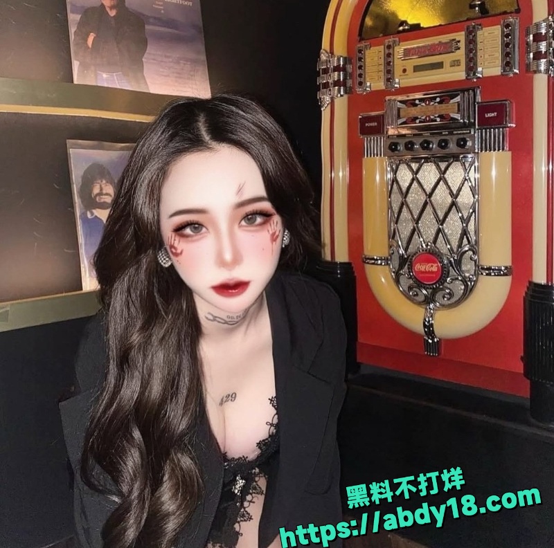 云妃庙会下药迷奸视频 5