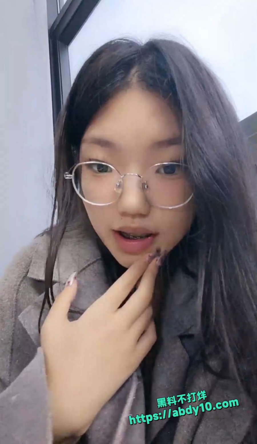眼镜大学生洛洛1