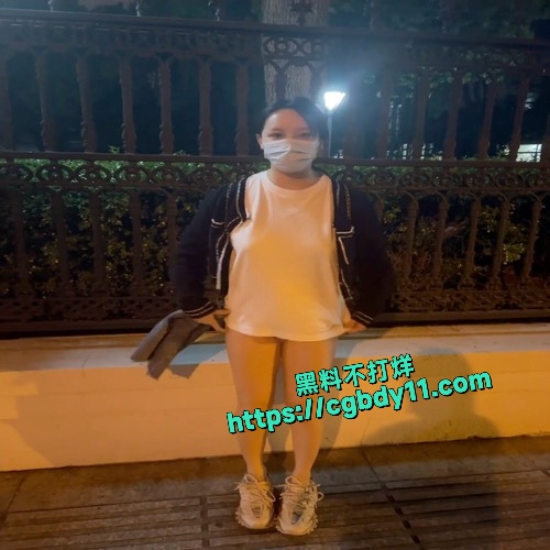 【豆瓣酱】小坦克，私人定制全裸路外露出1