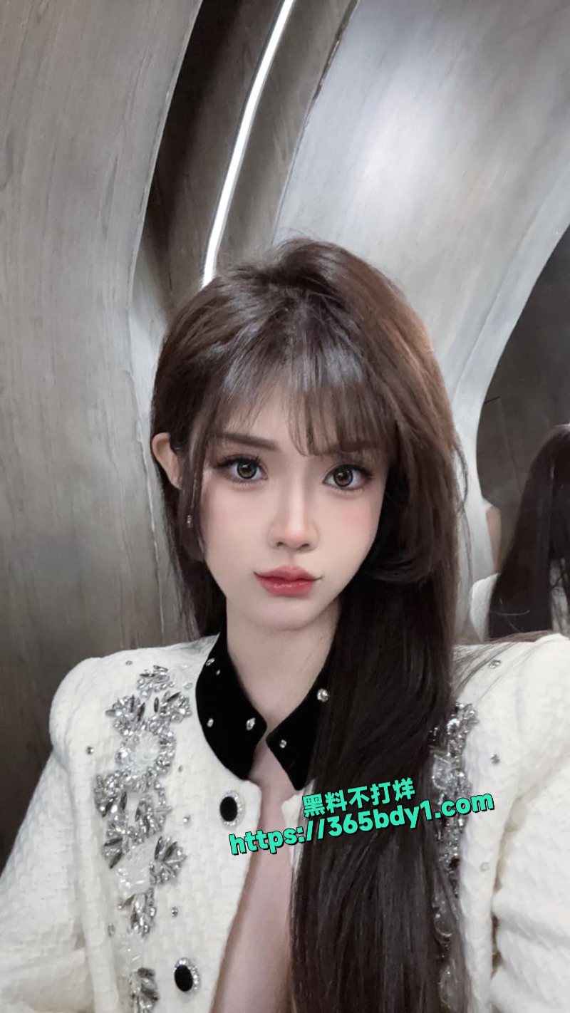 顶级名媛黄丽娜骚逼穿着女仆床伺候炮友3