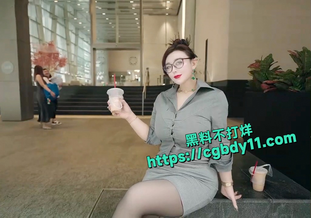 百万粉丝网红大诗瑶 巨乳肥臀 一对一流出0 (6)