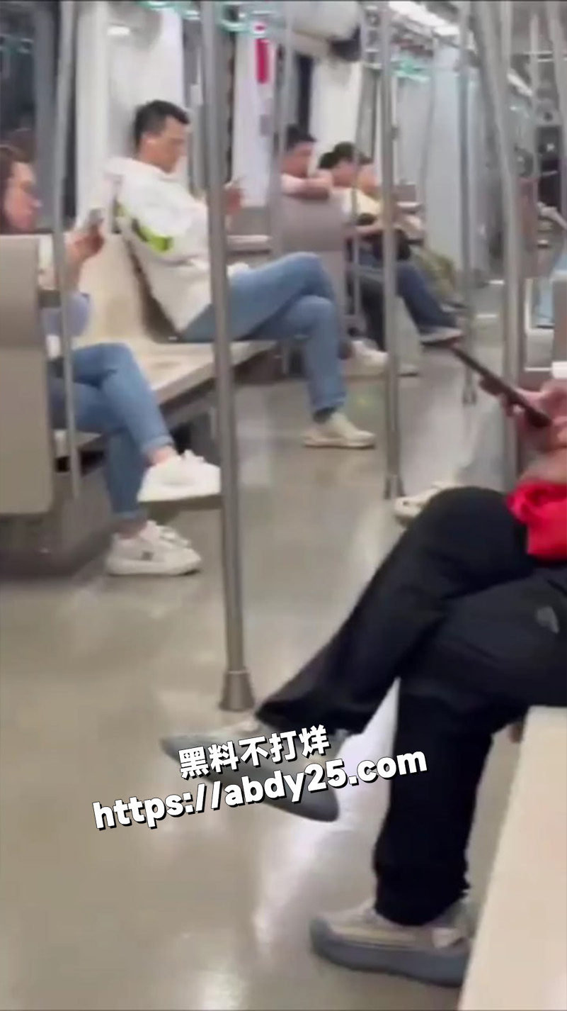 南京地铁再现露出拍摄3