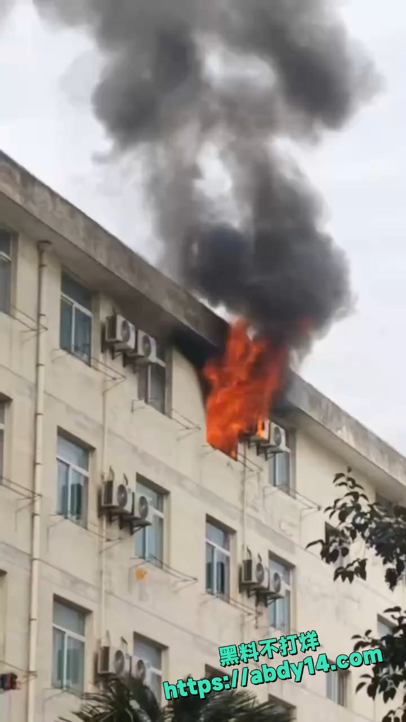 西安科技大学火灾学生跳楼6