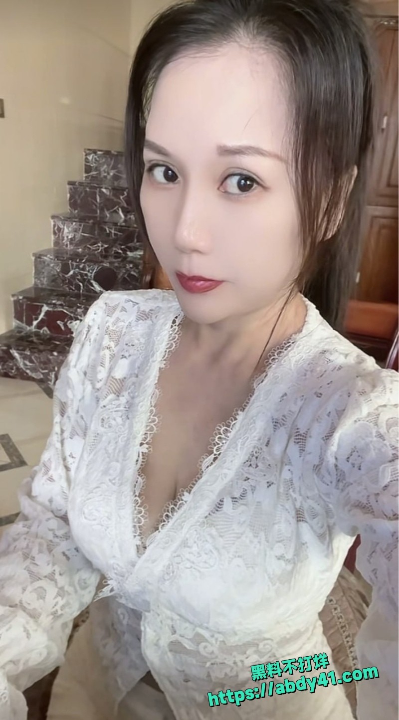 抖音网红 睿睿的小马甲福利漏点骚舞 2