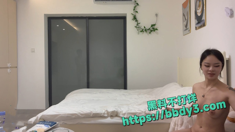 在床上把她玩爽了1