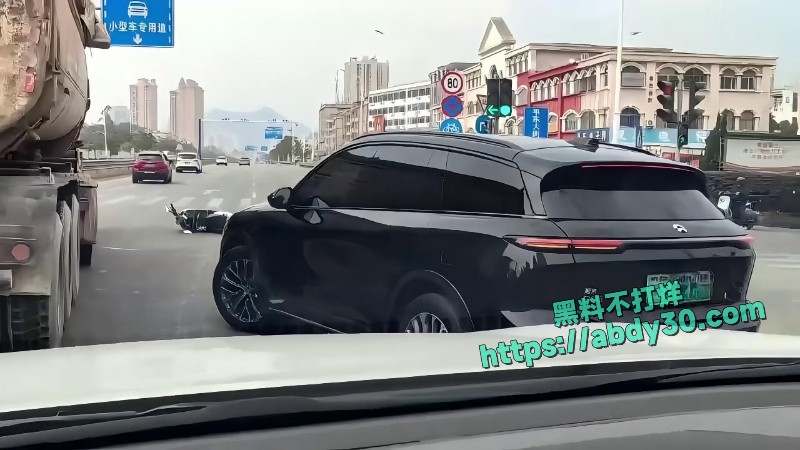 路怒症爆发堵路1v1激烈打架6