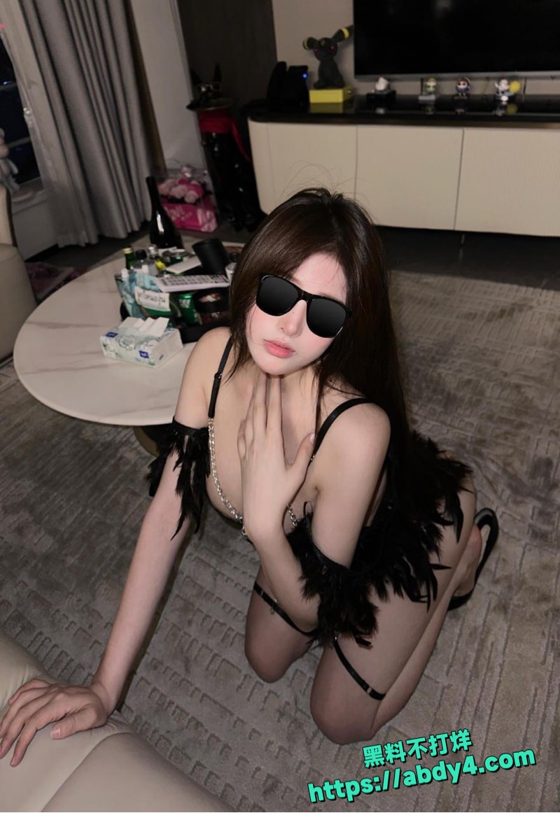 抖音150万粉丝无情近视眼写真集4