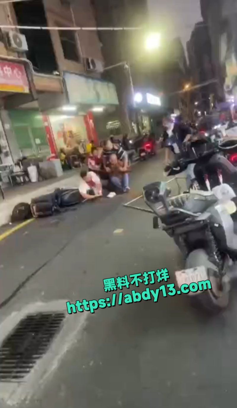 深圳龙岗区某小区外捉奸砍人4