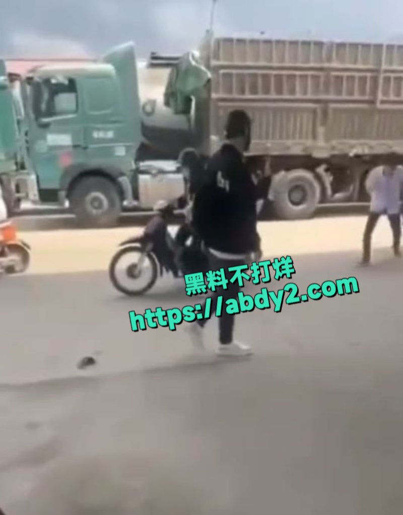 越南胡志明市精神小伙扎脖子6