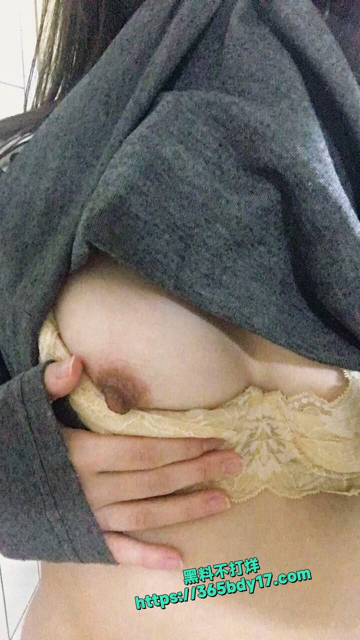 极品高中生嫩妹反差日常私拍泄密 16
