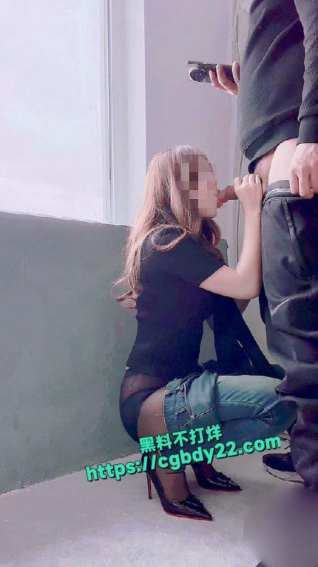 跟姐姐初次尝试楼道做爱3
