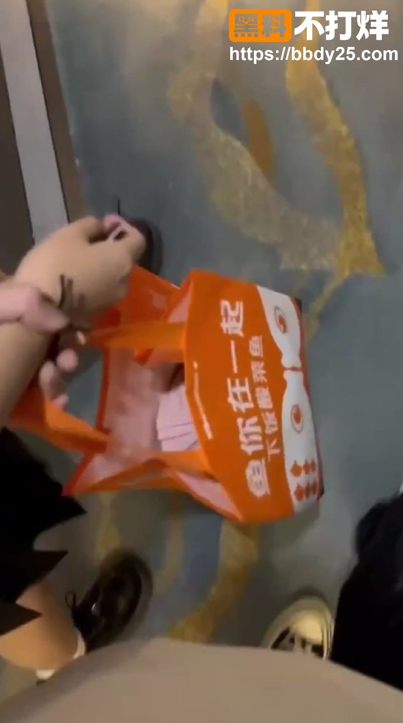 素人嫩妹被操到见红 5