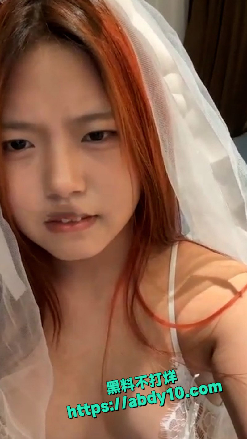 st站22岁纯欲新娘大尺度福利 3