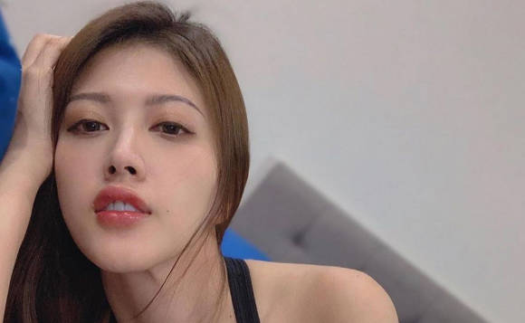 朋友女友包臀裙下被调教 绿帽关系彻底升级 齐逼短裙反差感强