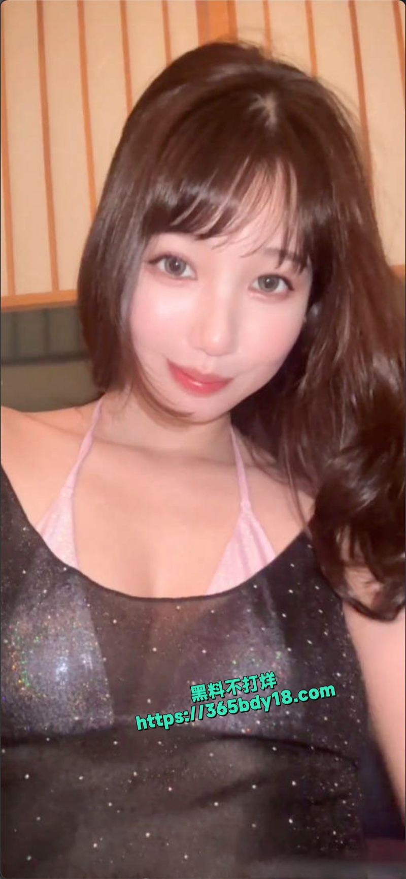 高颜值反差御姐私密视频泄露 1